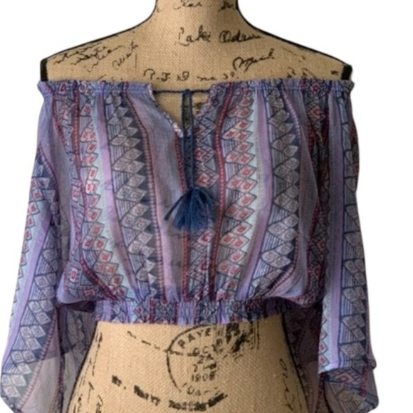 Hollister Women’s Short Sleeve Cropped Sheer Blouse Size M Aztec Print Boho Fun - Picture 2 of 12